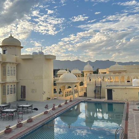 The Burj Resort Luxurious Stay Udajpur Zewnętrze zdjęcie