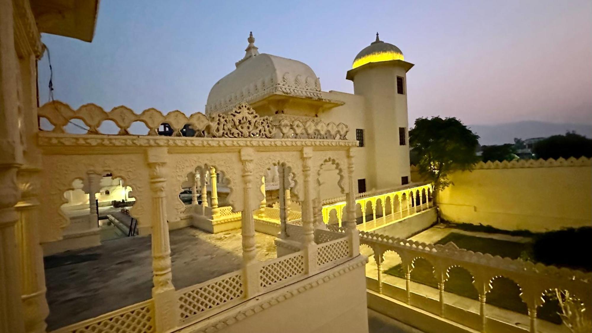 The Burj Resort Luxurious Stay Udajpur Zewnętrze zdjęcie