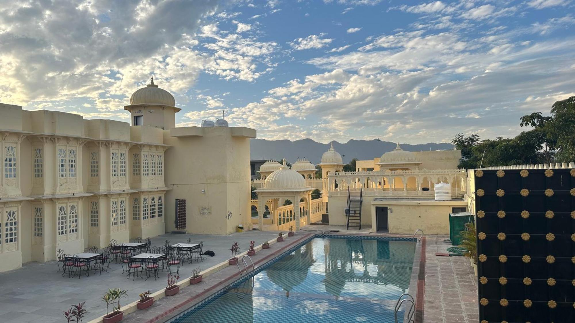 The Burj Resort Luxurious Stay Udajpur Zewnętrze zdjęcie